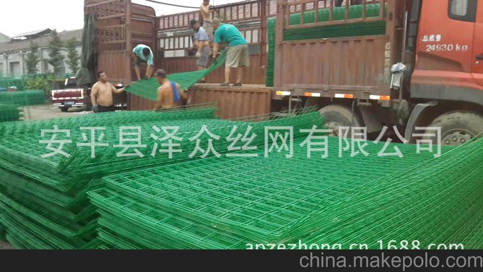 金屬護欄網(wǎng) 高速公路護欄網(wǎng) 護欄廠直銷圖片