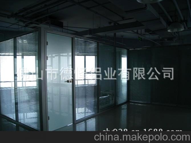 南昌市磨砂玻璃隔斷，單玻型材及隔斷五金配件圖片
